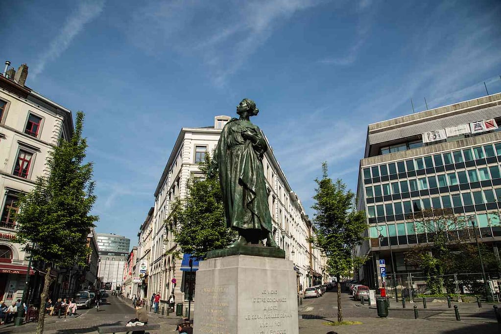 Statue of Gabrielle Petit