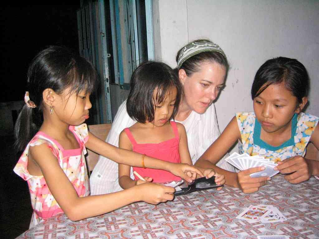 Viet-homestay cards N+3 girls_112506_IMG_0230