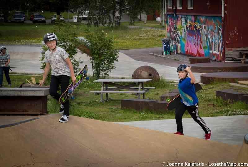 Kids skating in Luleå.