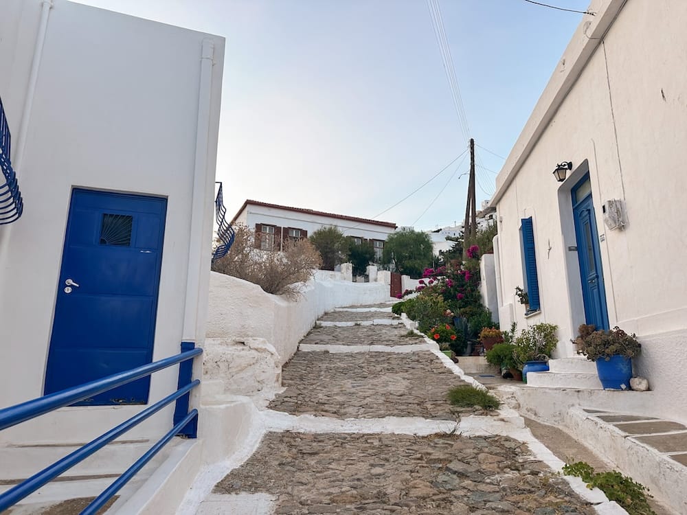 One of the many footpaths in Serifos. 